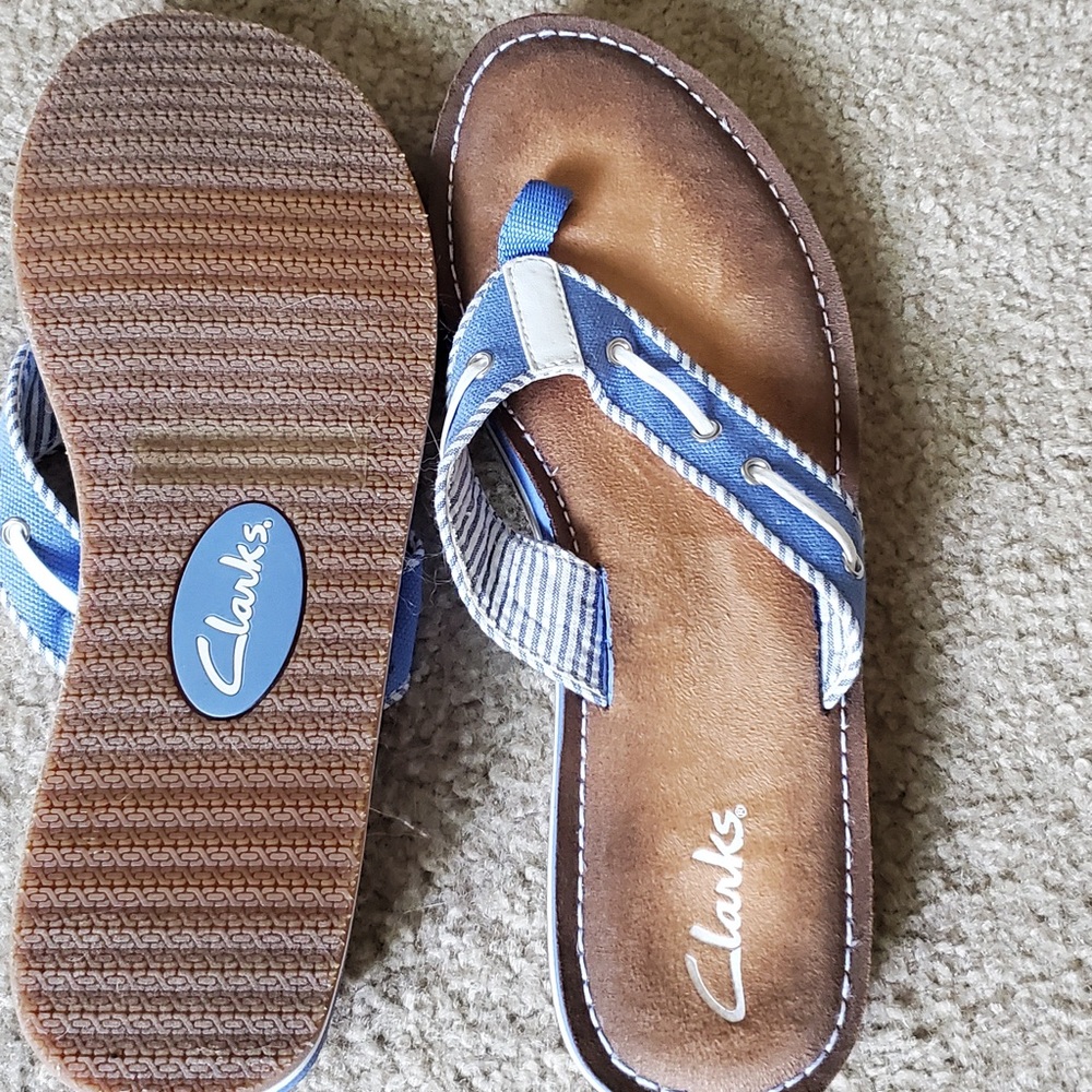 Clark’s NWOT size 10 flip flop sandals - Picture 2 of 2